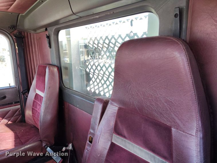 image for item BI9764 1996 International 9200 semi truck