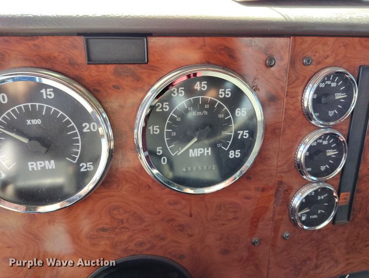 image for item BI9764 1996 International 9200 semi truck