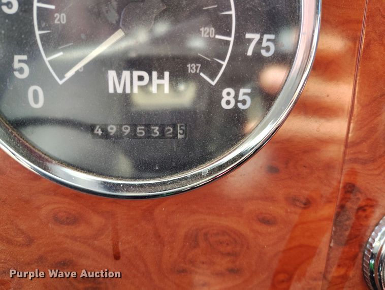 image for item BI9764 1996 International 9200 semi truck