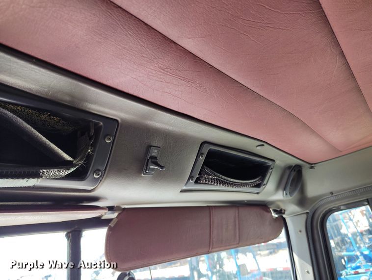 image for item BI9764 1996 International 9200 semi truck