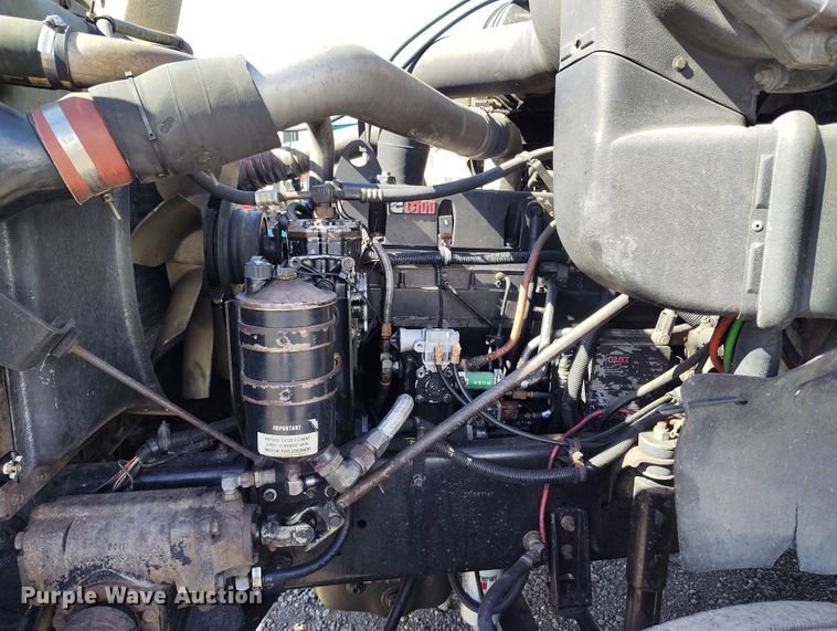 image for item BI9764 1996 International 9200 semi truck