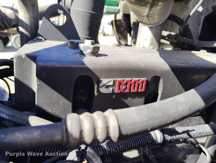 image for item BI9764 1996 International 9200 semi truck