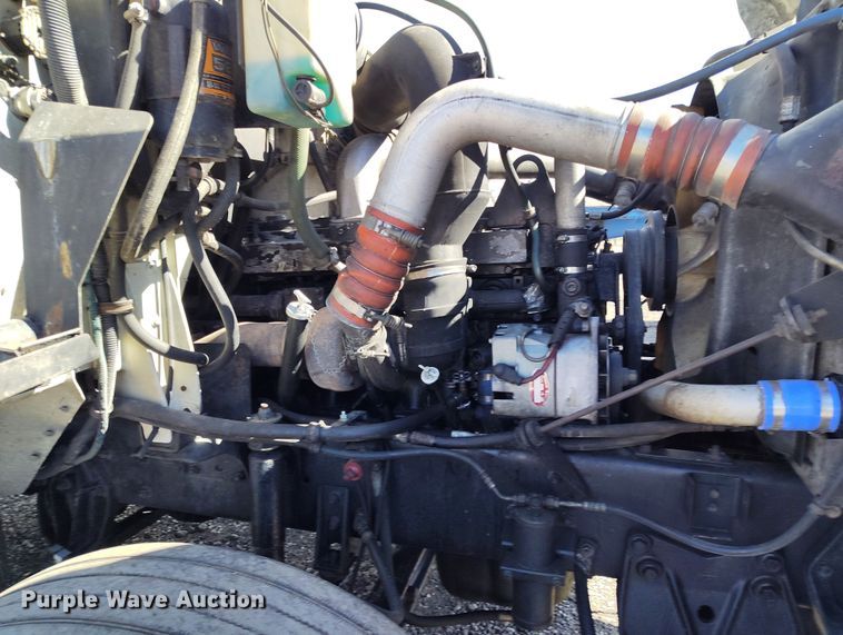 image for item BI9764 1996 International 9200 semi truck