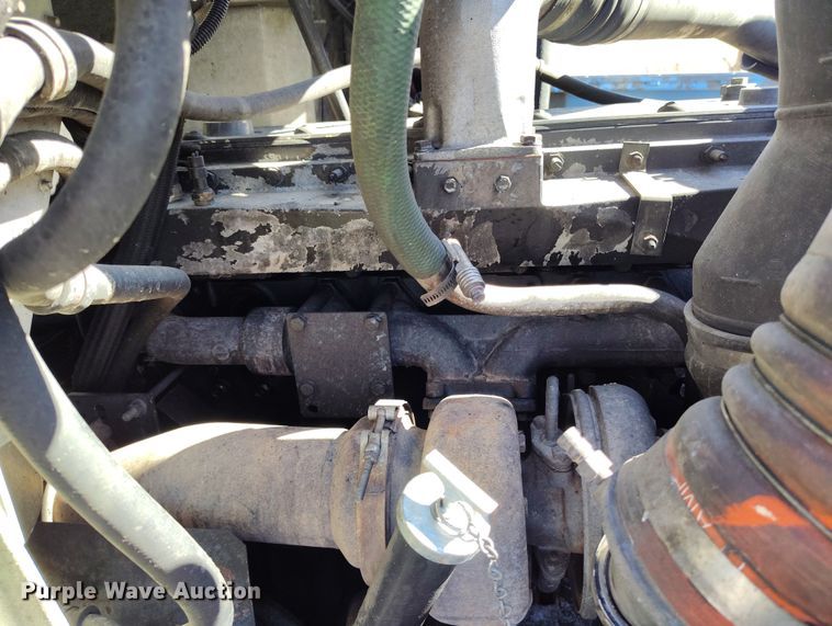 image for item BI9764 1996 International 9200 semi truck