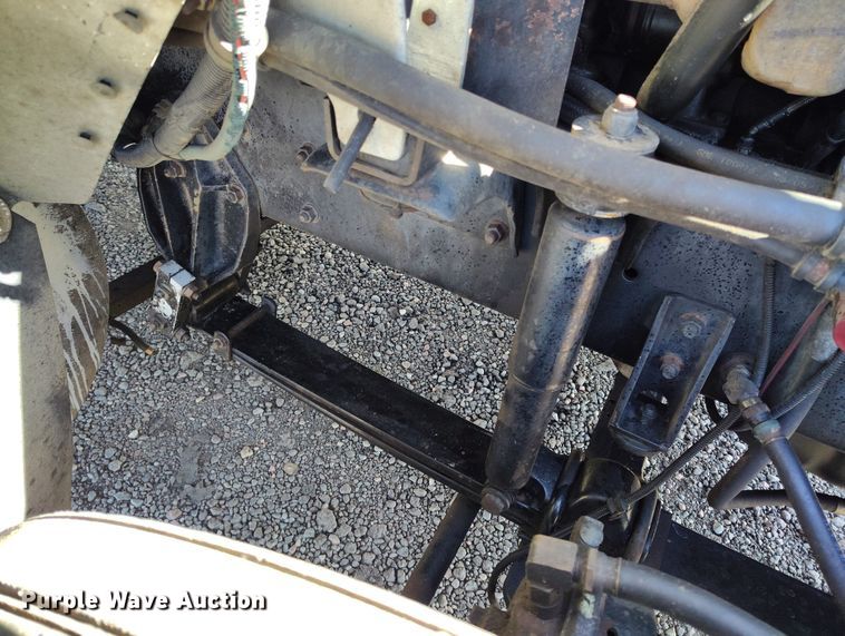 image for item BI9764 1996 International 9200 semi truck