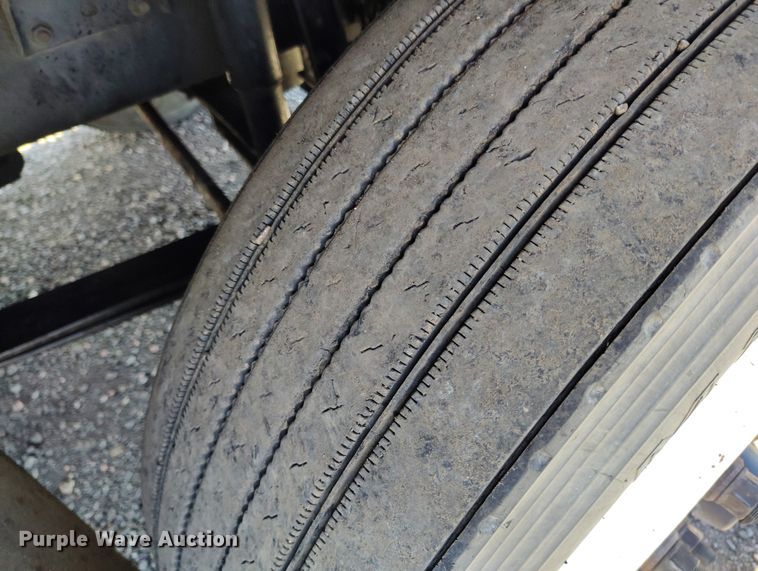 image for item BI9764 1996 International 9200 semi truck