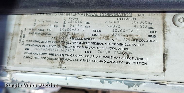 image for item BI9764 1996 International 9200 semi truck