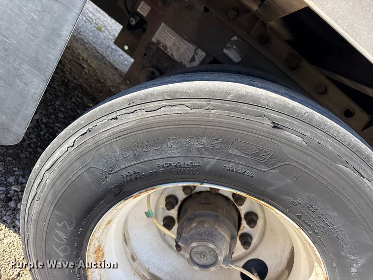 image for item DO8494 2017 Utility VS2DX dry van trailer