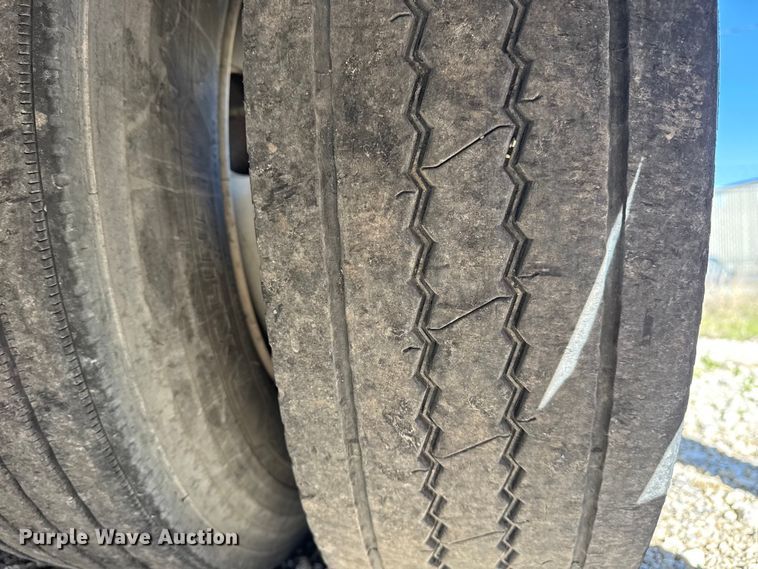 image for item DO8494 2017 Utility VS2DX dry van trailer