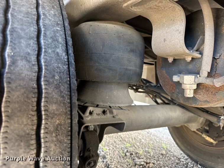 image for item DO8494 2017 Utility VS2DX dry van trailer