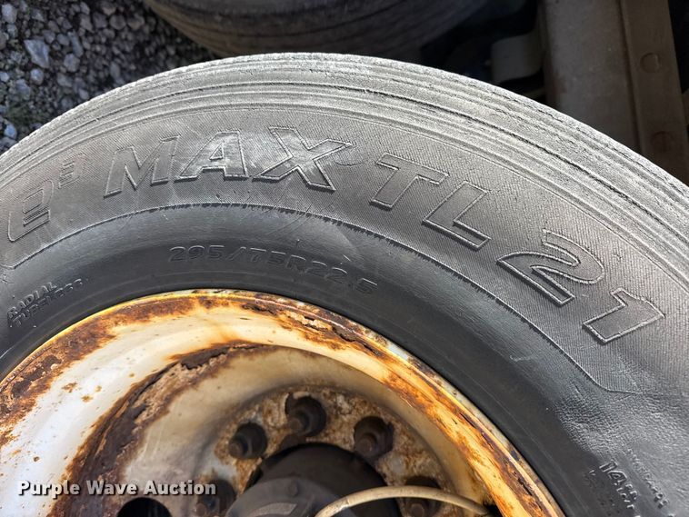 image for item DO8494 2017 Utility VS2DX dry van trailer