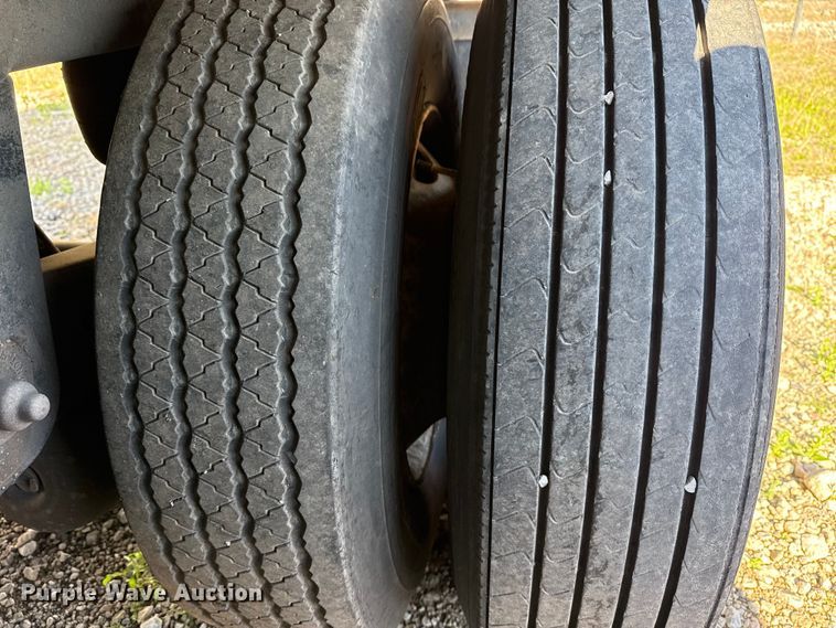 image for item DO8494 2017 Utility VS2DX dry van trailer