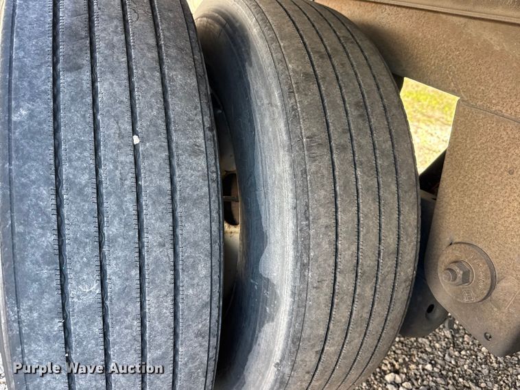 image for item DO8494 2017 Utility VS2DX dry van trailer