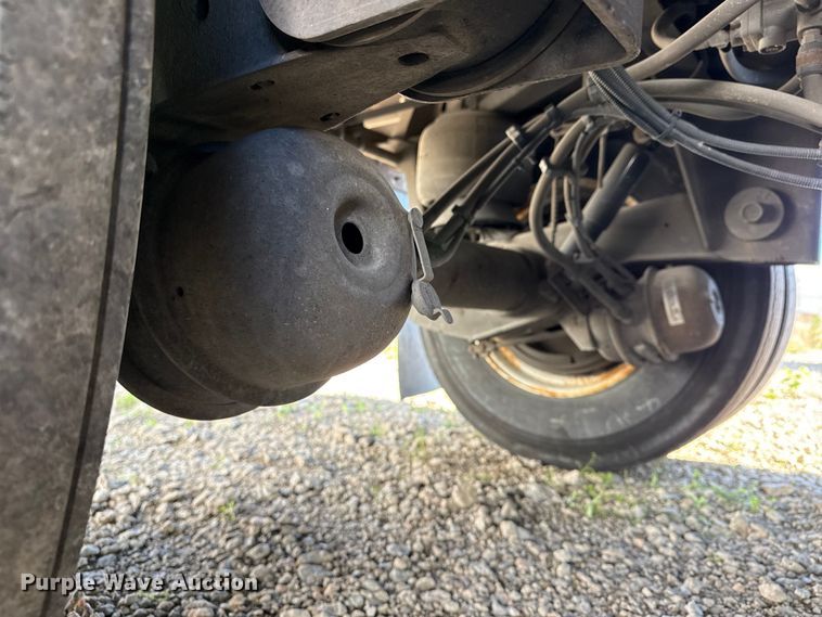 image for item DO8494 2017 Utility VS2DX dry van trailer