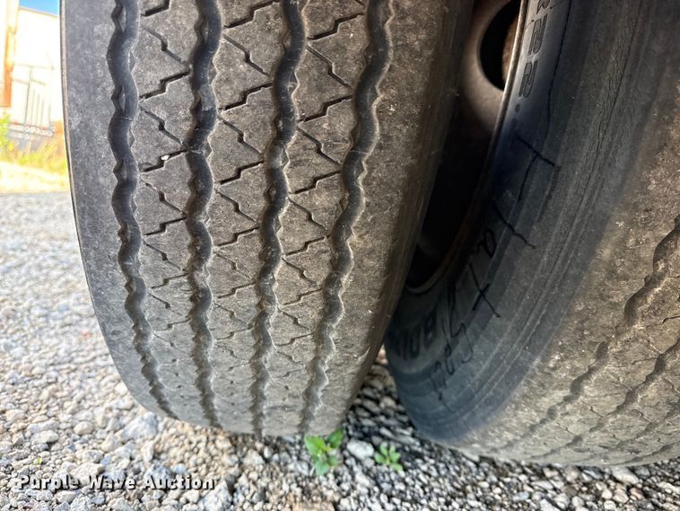 image for item DO8494 2017 Utility VS2DX dry van trailer