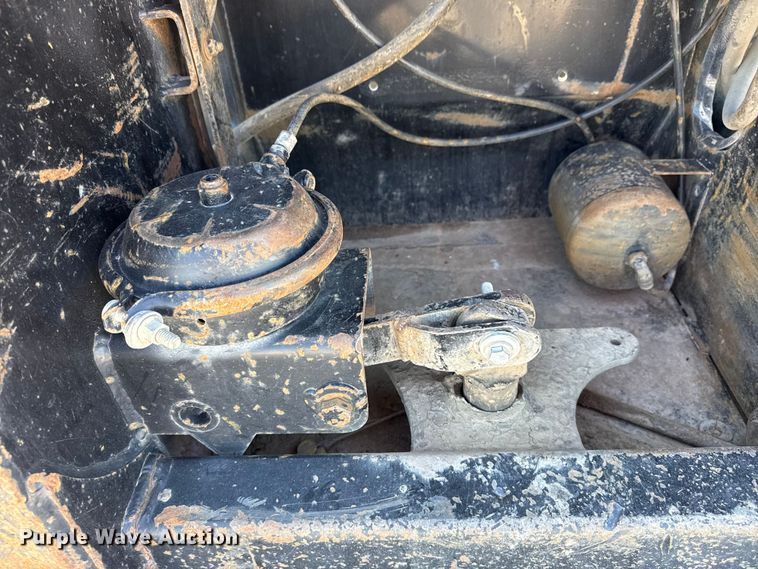 image for item DO8495 2001 Trail King TK110HDG-533 lowboy equipment trailer