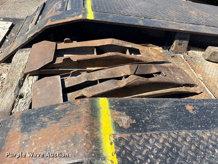 image for item DO8495 2001 Trail King TK110HDG-533 lowboy equipment trailer