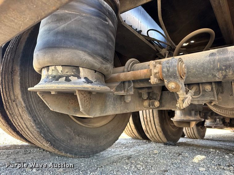 image for item DO8495 2001 Trail King TK110HDG-533 lowboy equipment trailer