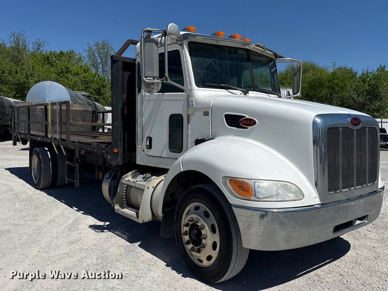 image for item DO8497 2012 Peterbilt 337 flatbed truck