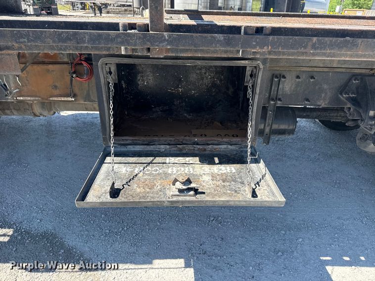 image for item DO8497 2012 Peterbilt 337 flatbed truck