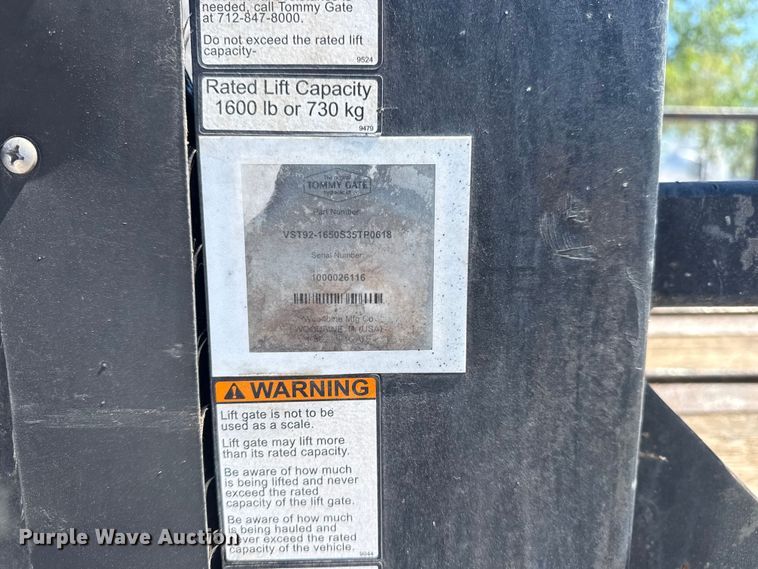 image for item DO8497 2012 Peterbilt 337 flatbed truck