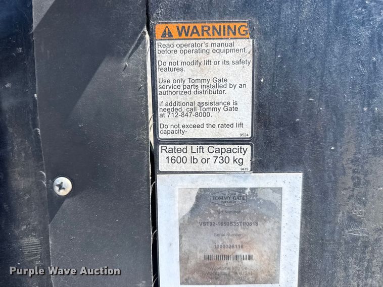 image for item DO8497 2012 Peterbilt 337 flatbed truck