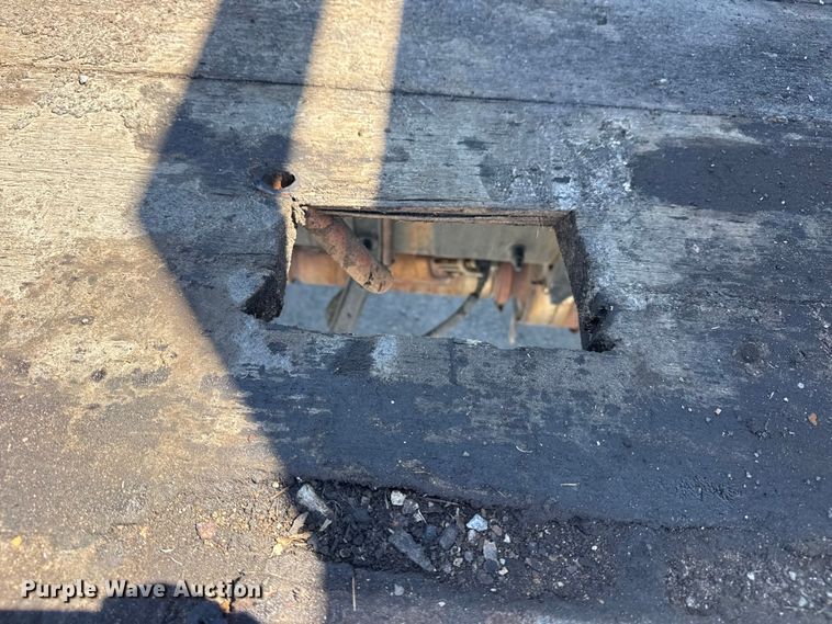 image for item DO8497 2012 Peterbilt 337 flatbed truck