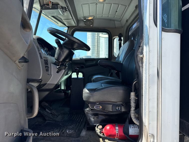 image for item DO8497 2012 Peterbilt 337 flatbed truck