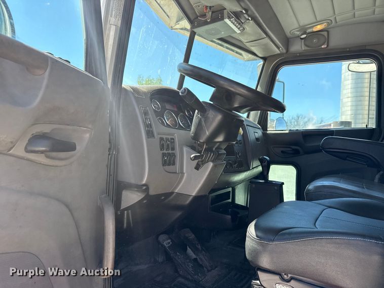 image for item DO8497 2012 Peterbilt 337 flatbed truck