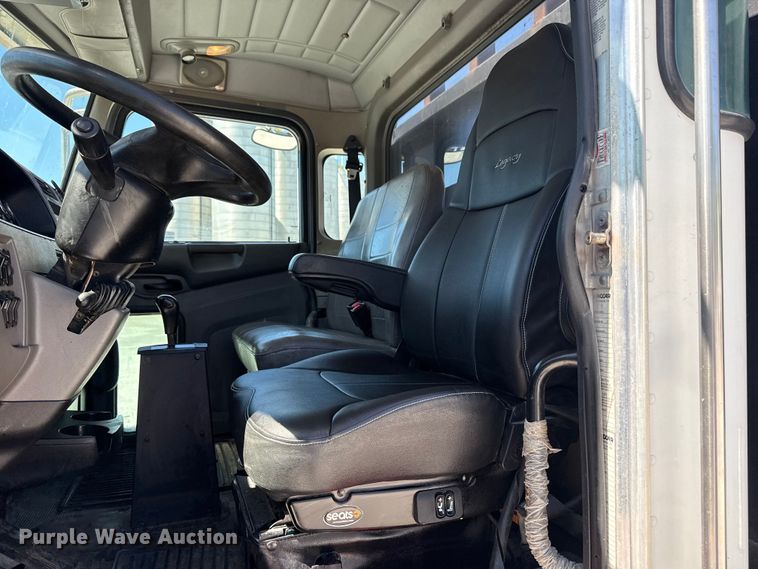 image for item DO8497 2012 Peterbilt 337 flatbed truck