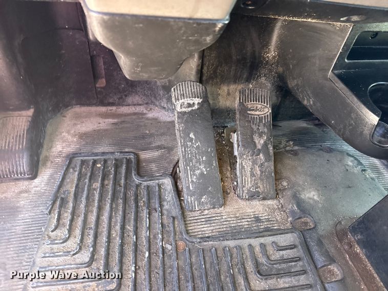 image for item DO8497 2012 Peterbilt 337 flatbed truck