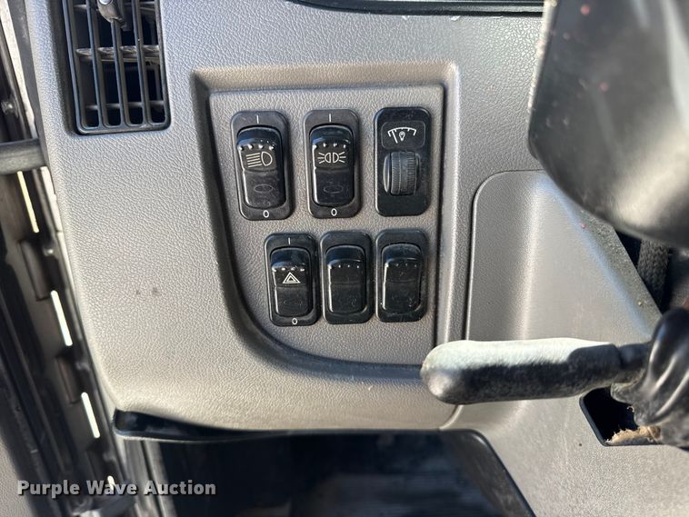 image for item DO8497 2012 Peterbilt 337 flatbed truck