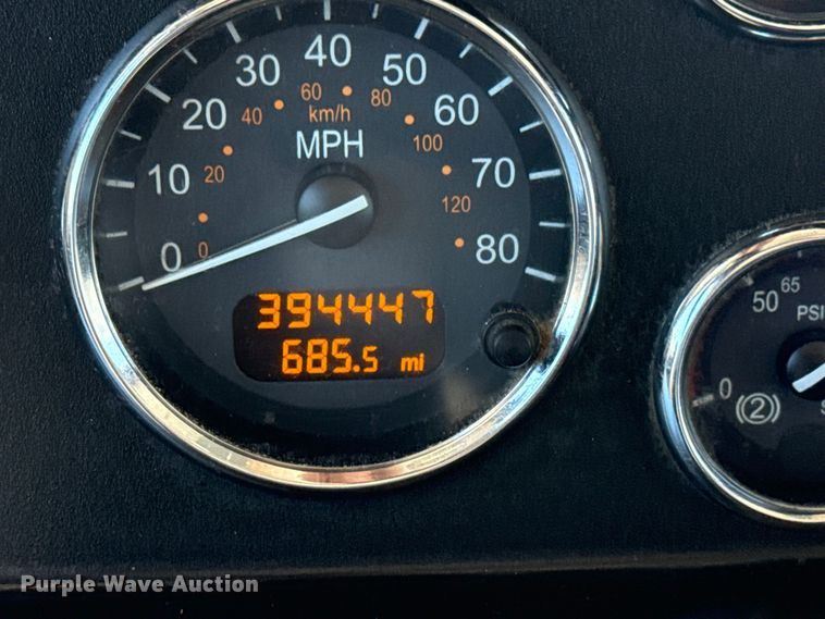 image for item DO8497 2012 Peterbilt 337 flatbed truck