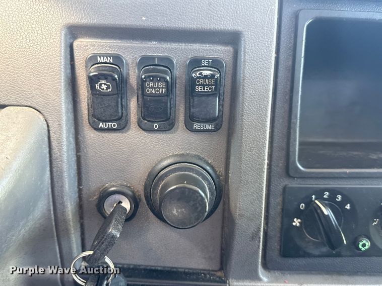 image for item DO8497 2012 Peterbilt 337 flatbed truck