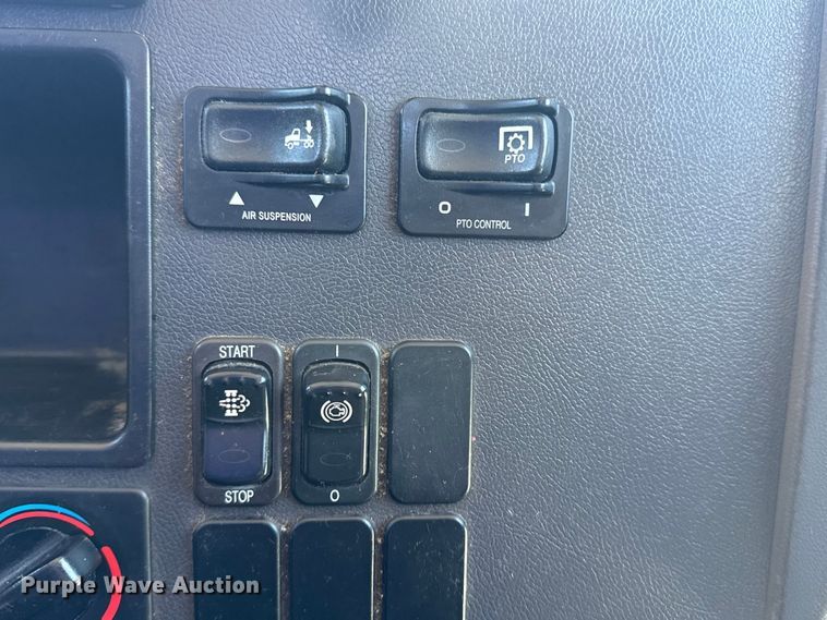 image for item DO8497 2012 Peterbilt 337 flatbed truck