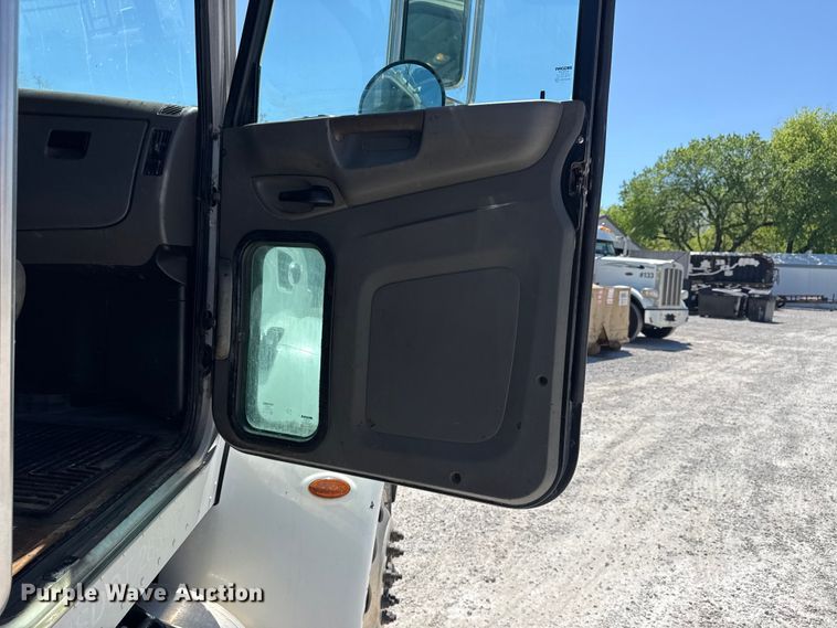 image for item DO8497 2012 Peterbilt 337 flatbed truck