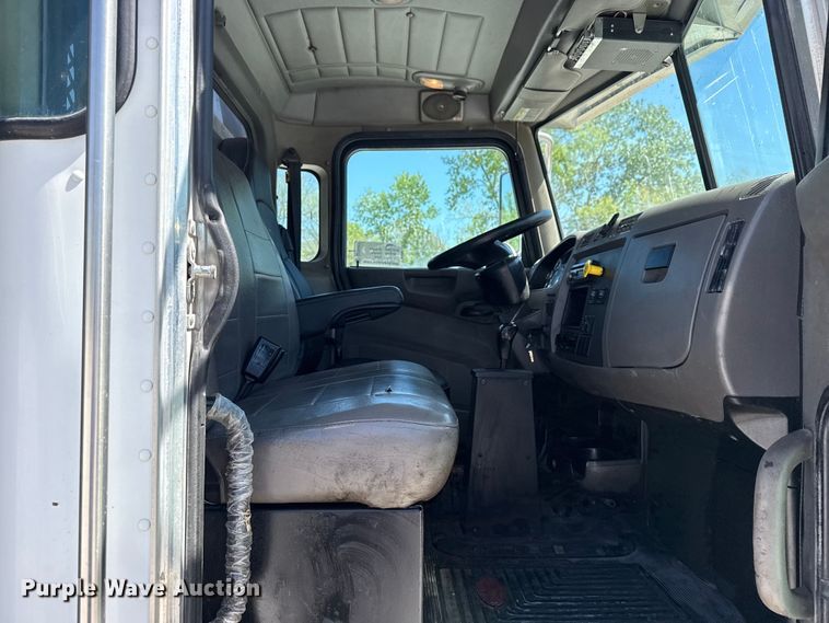 image for item DO8497 2012 Peterbilt 337 flatbed truck