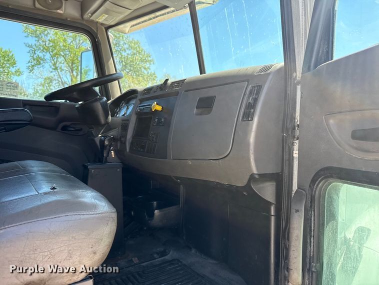 image for item DO8497 2012 Peterbilt 337 flatbed truck