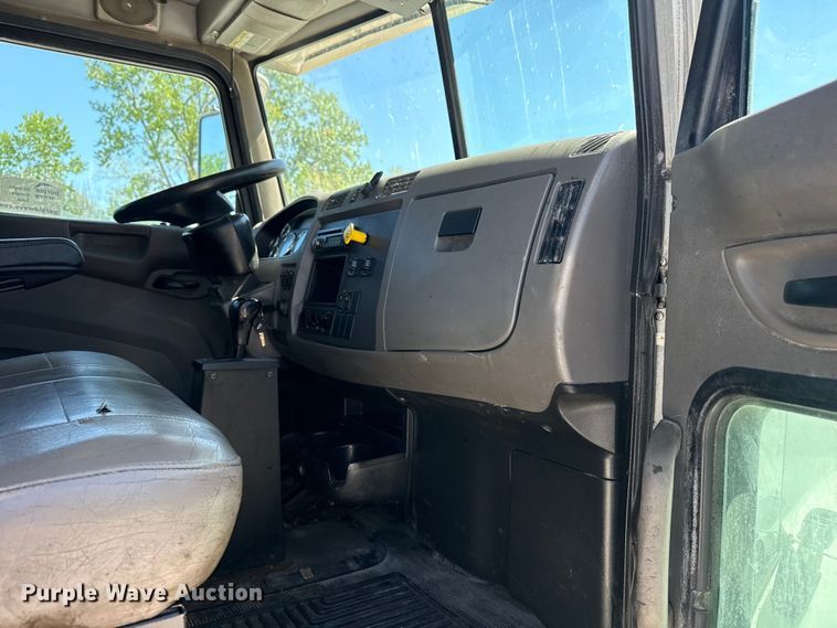 image for item DO8497 2012 Peterbilt 337 flatbed truck