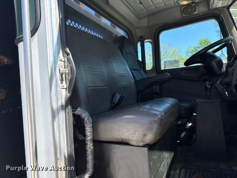 image for item DO8497 2012 Peterbilt 337 flatbed truck