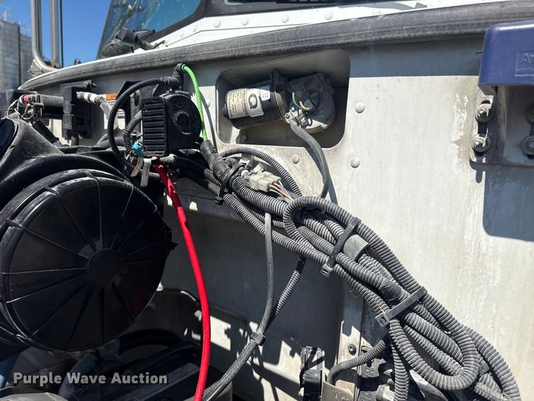 image for item DO8497 2012 Peterbilt 337 flatbed truck