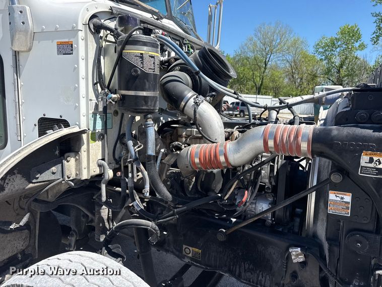 image for item DO8497 2012 Peterbilt 337 flatbed truck