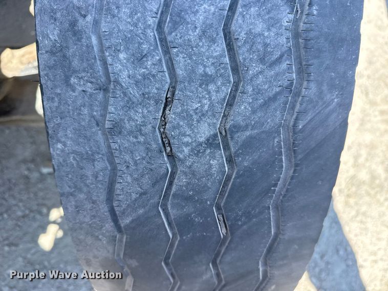 image for item DO8497 2012 Peterbilt 337 flatbed truck