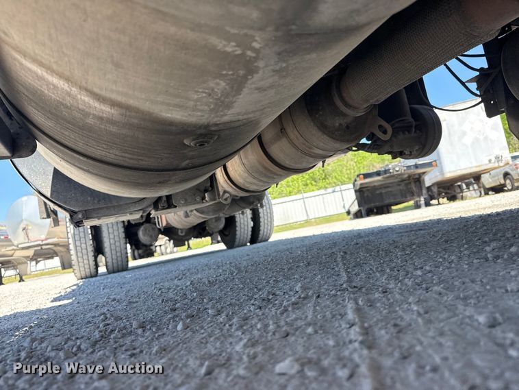 image for item DO8497 2012 Peterbilt 337 flatbed truck