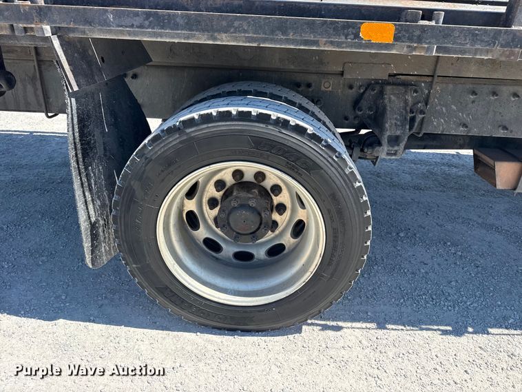 image for item DO8497 2012 Peterbilt 337 flatbed truck