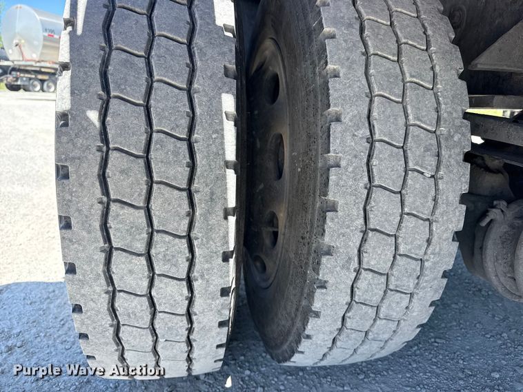 image for item DO8497 2012 Peterbilt 337 flatbed truck