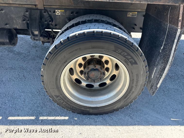 image for item DO8497 2012 Peterbilt 337 flatbed truck