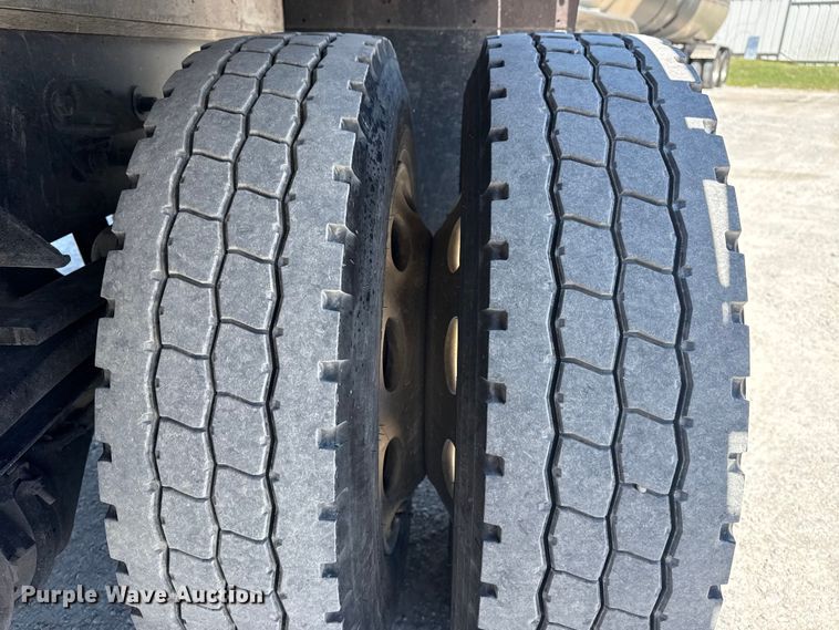 image for item DO8497 2012 Peterbilt 337 flatbed truck