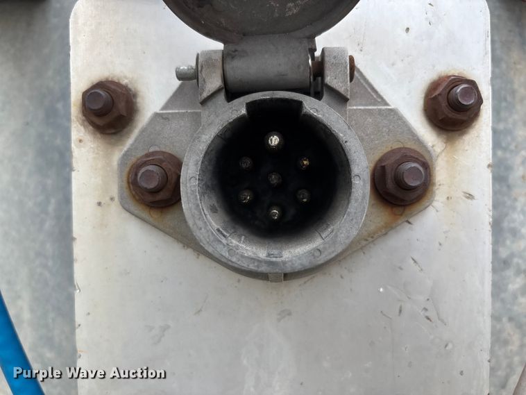 image for item DT0051 2013 Wabash National dry van trailer