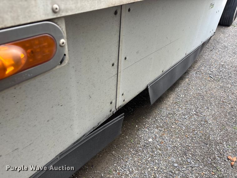 image for item DT0051 2013 Wabash National dry van trailer